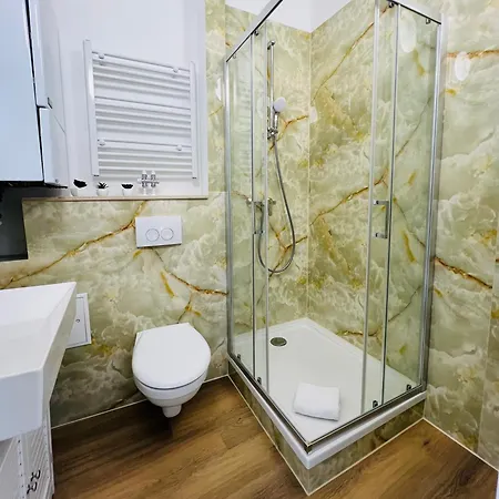 Zentral Gelegenes Und Stilvoll Moebliertes In Nur 5 Minuten Vom Hbf Und City, Ideal Fuer Pendler Und Messebesucher *