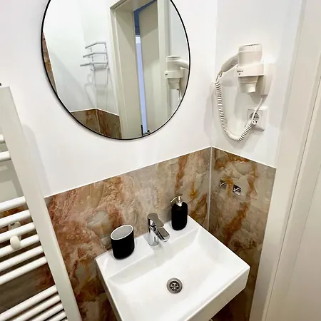 Zentral Gelegenes Und Stilvoll Moebliertes In Nur 5 Minuten Vom Hbf Und City, Ideal Fuer Pendler Und Messebesucher * 杜伊斯堡