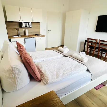 Apartment Zentral Gelegenes Und Stilvoll Möbliertes In Nur 5 Minuten Vom Hbf Und City, Ideal Für Pendler Und Messebesucher Duisburg