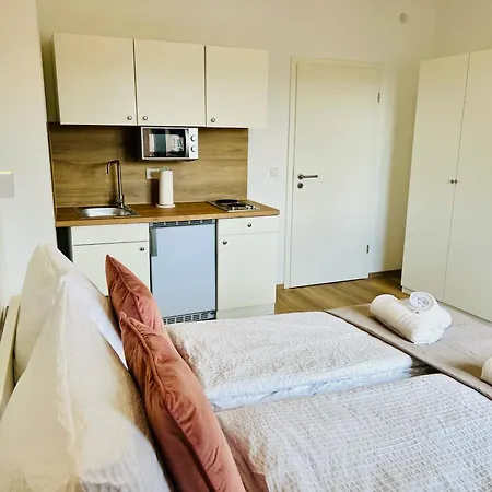 Zentral Gelegenes Und Stilvoll Moebliertes In Nur 5 Minuten Vom Hbf Und City, Ideal Fuer Pendler Und Messebesucher * 杜伊斯堡