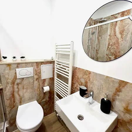 Zentral Gelegenes Und Stilvoll Moebliertes In Nur 5 Minuten Vom Hbf Und City, Ideal Fuer Pendler Und Messebesucher