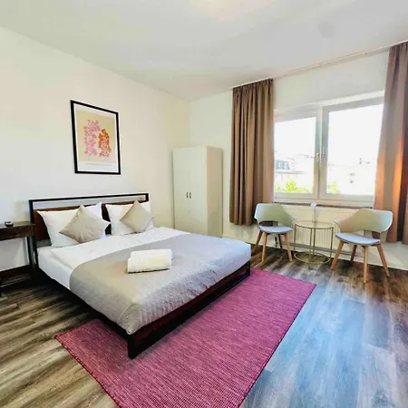 Zentral Gelegenes Und Stilvoll Moebliertes In Nur 5 Minuten Vom Hbf Und City, Ideal Fuer Pendler Und Messebesucher *