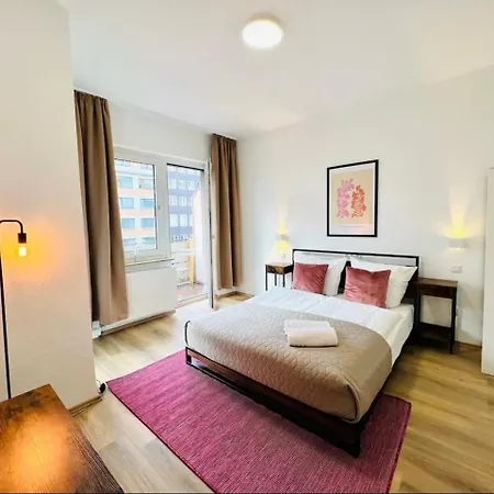 Zentral Gelegenes Und Stilvoll Möbliertes In Nur 5 Minuten Vom Hbf Und City, Ideal Für Pendler Und Messebesucher Apartment