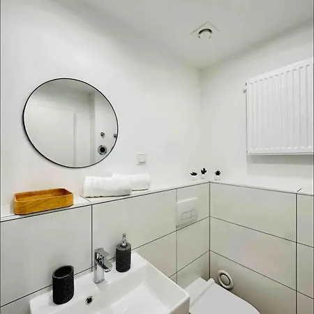 Zentral Gelegenes Und Stilvoll Moebliertes In Nur 5 Minuten Vom Hbf Und City, Ideal Fuer Pendler Und Messebesucher *