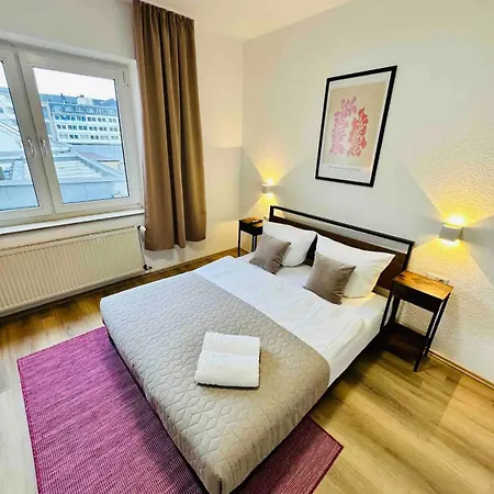 Zentral Gelegenes Und Stilvoll Moebliertes In Nur 5 Minuten Vom Hbf Und City, Ideal Fuer Pendler Und Messebesucher * 杜伊斯堡