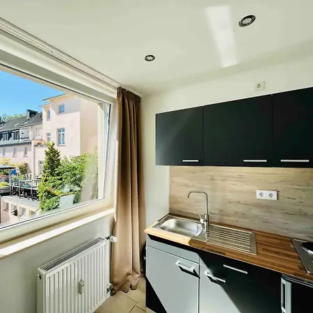 Zentral Gelegenes Und Stilvoll Moebliertes In Nur 5 Minuten Vom Hbf Und City, Ideal Fuer Pendler Und Messebesucher *