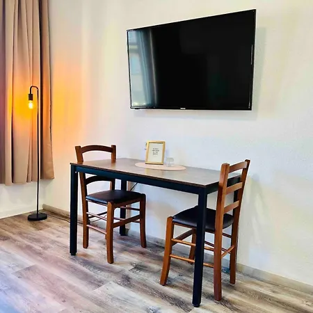 Zentral Gelegenes Und Stilvoll Möbliertes In Nur 5 Minuten Vom Hbf Und City, Ideal Für Pendler Und Messebesucher Duisburg