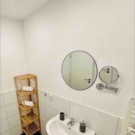 Zentral Gelegenes Und Stilvoll Moebliertes In Nur 5 Minuten Vom Hbf Und City, Ideal Fuer Pendler Und Messebesucher