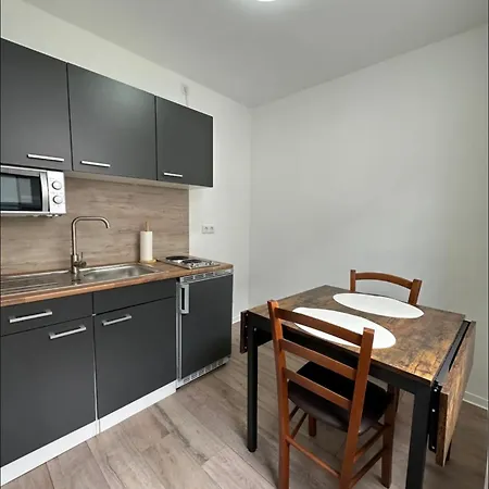 Zentral Gelegenes Und Stilvoll Moebliertes In Nur 5 Minuten Vom Hbf Und City, Ideal Fuer Pendler Und Messebesucher * 杜伊斯堡