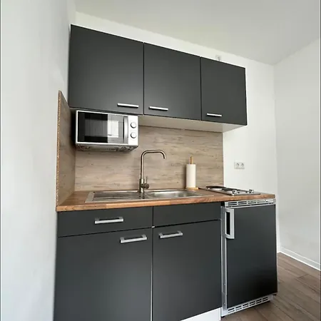 Apartment Zentral Gelegenes Und Stilvoll Möbliertes In Nur 5 Minuten Vom Hbf Und City, Ideal Für Pendler Und Messebesucher Duisburg