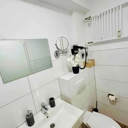 Zentral Gelegenes Und Stilvoll Moebliertes In Nur 5 Minuten Vom Hbf Und City, Ideal Fuer Pendler Und Messebesucher *