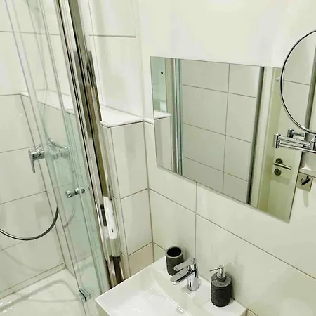 Zentral Gelegenes Und Stilvoll Moebliertes In Nur 5 Minuten Vom Hbf Und City, Ideal Fuer Pendler Und Messebesucher 公寓 *