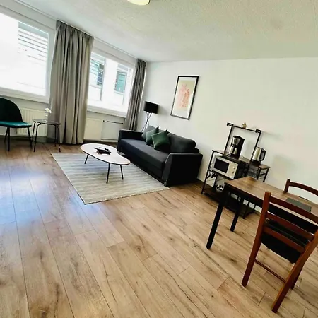 Zentral Gelegenes Und Stilvoll Möbliertes In Nur 5 Minuten Vom Hbf Und City, Ideal Für Pendler Und Messebesucher Apartment *