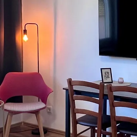 Zentral Gelegenes Und Stilvoll Moebliertes In Nur 5 Minuten Vom Hbf Und City, Ideal Fuer Pendler Und Messebesucher * 杜伊斯堡