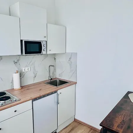 Zentral Gelegenes Und Stilvoll Moebliertes In Nur 5 Minuten Vom Hbf Und City, Ideal Fuer Pendler Und Messebesucher